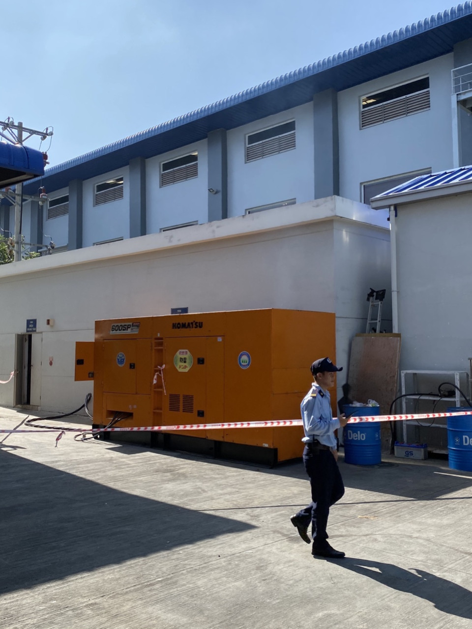 Cho thuê máy phát điện 600kVA cty Mặt Trời Đỏ