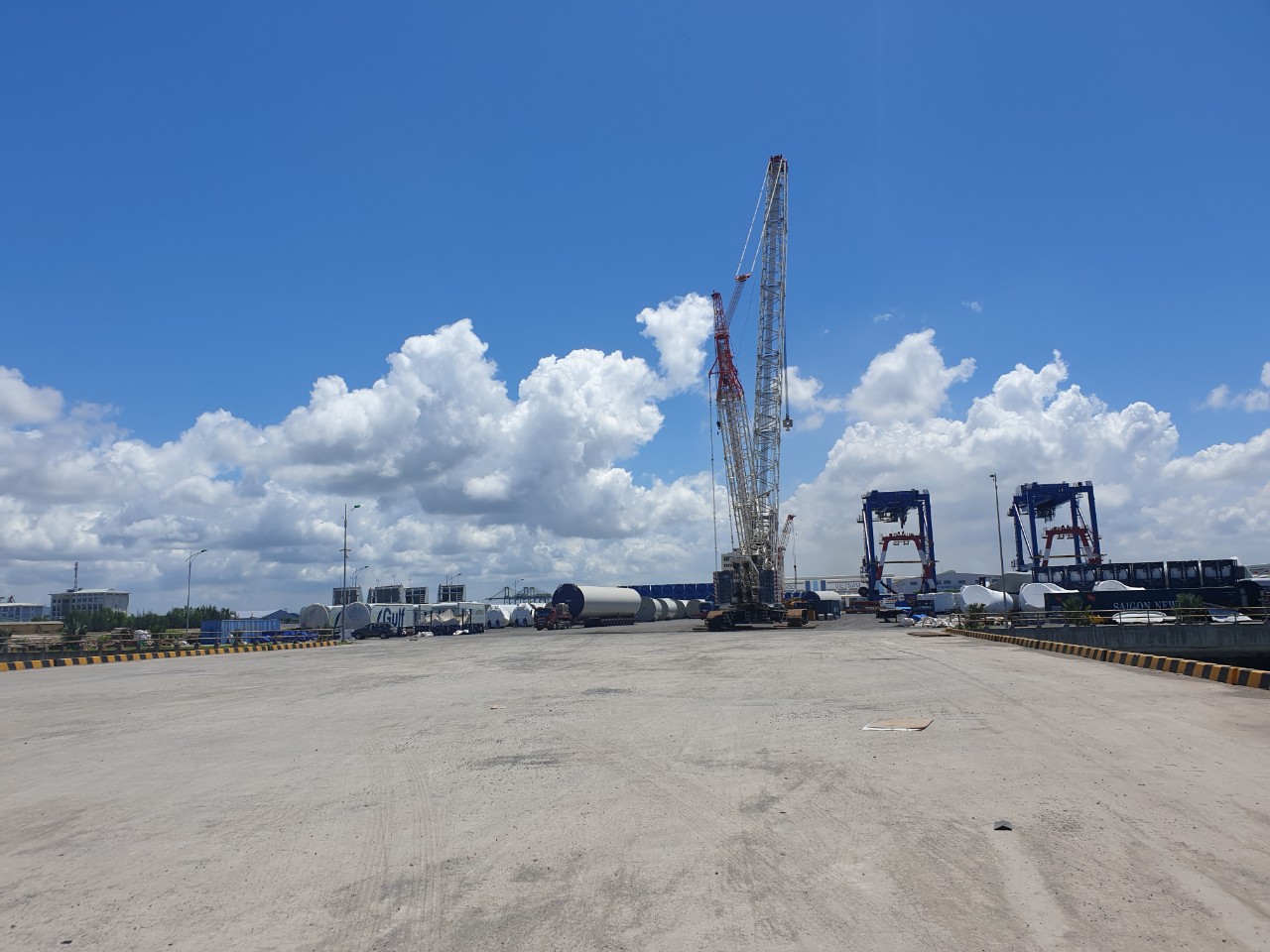 Quá trình thực hiện dịch vụ giao máy phát điện tại bến cảng Ba Son, Phú Mỹ